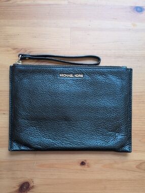 Michael Kors Jet Set Travel XL Top Zip Clutch Wristlet